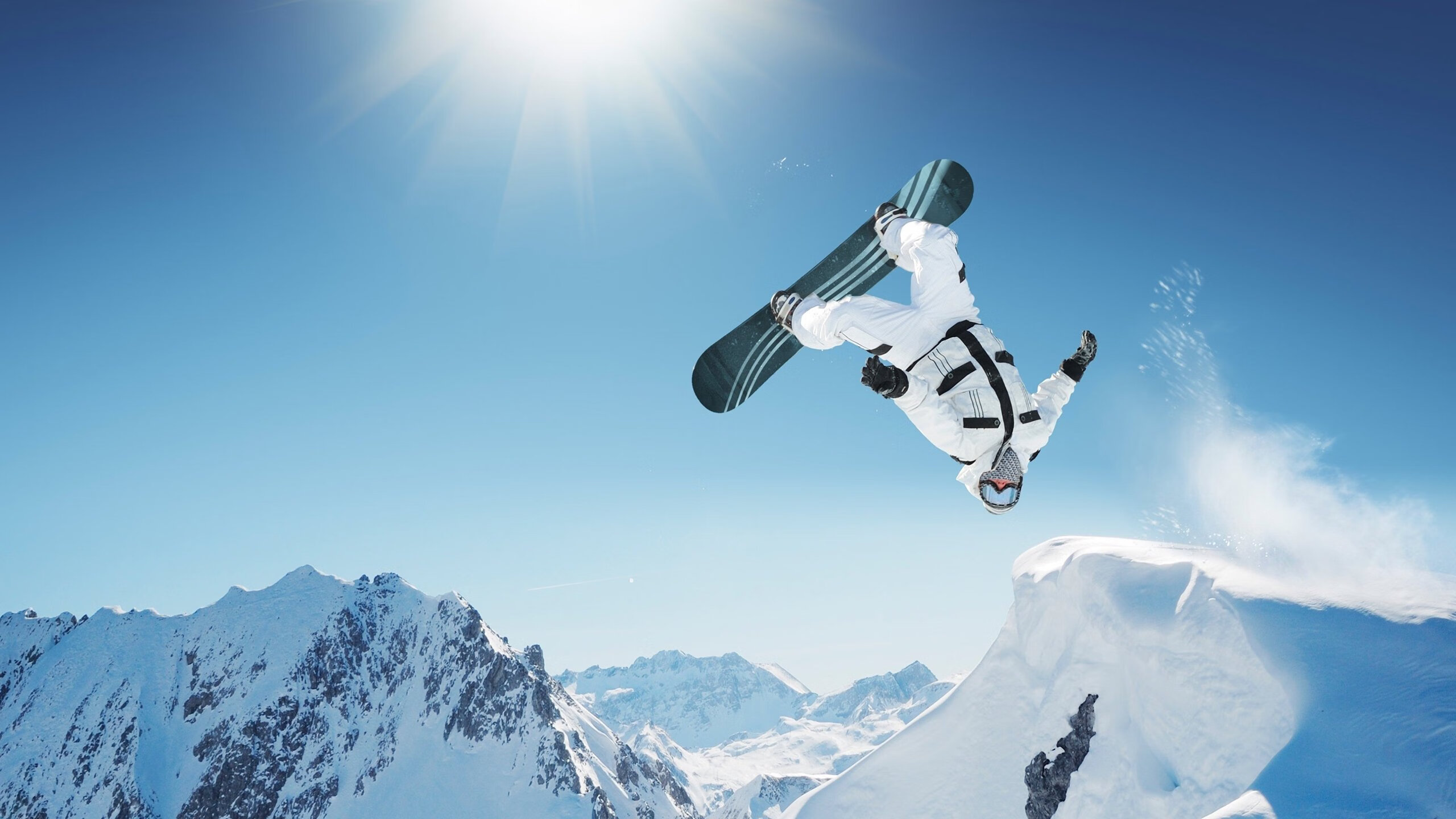 -大型无人机飞行赛，科技助力新型运动体验，无人机比赛现场