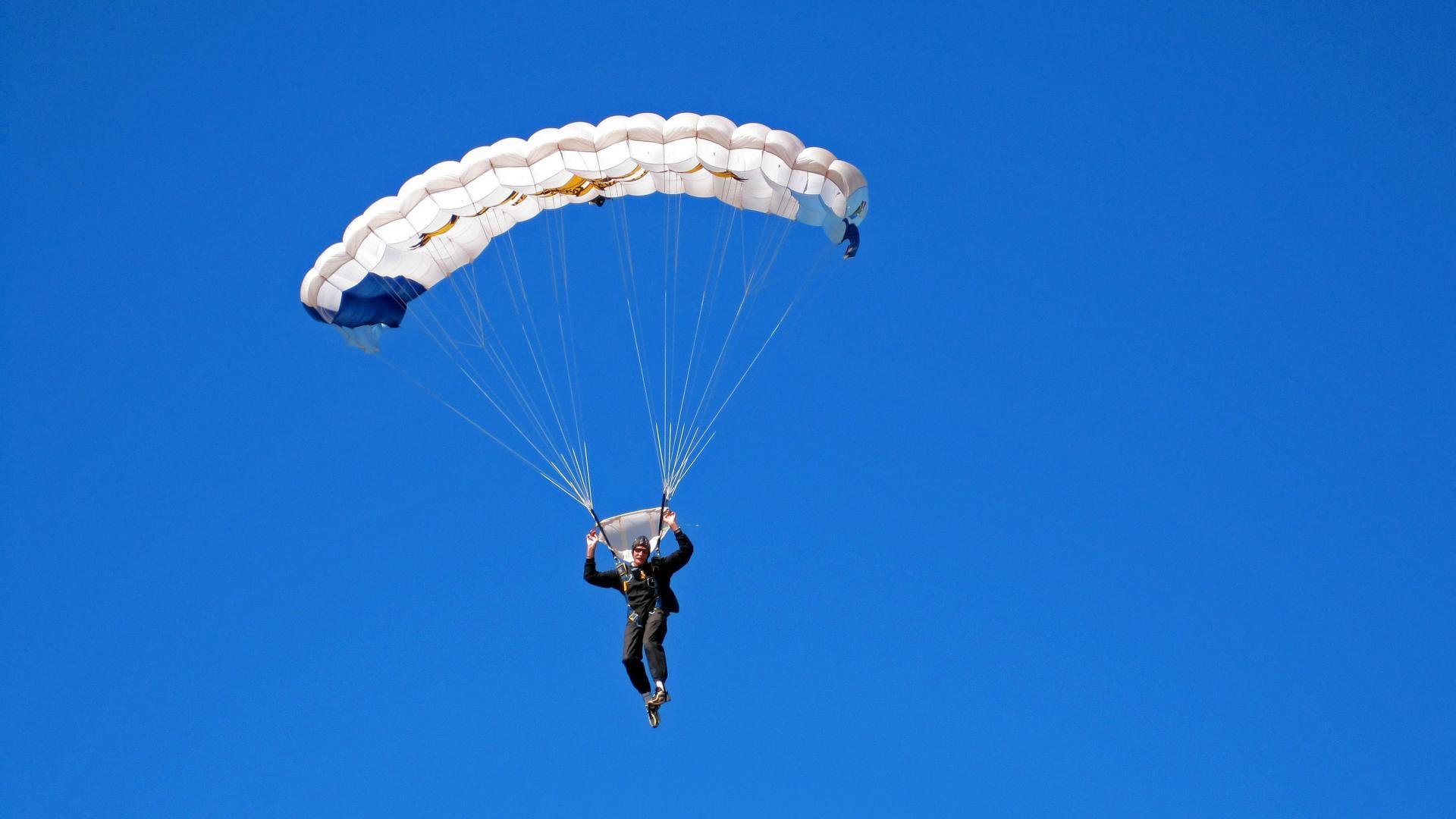 开云网页版-大型星空下的夜跑节，照亮心中的运动梦想，大型夜跑活动